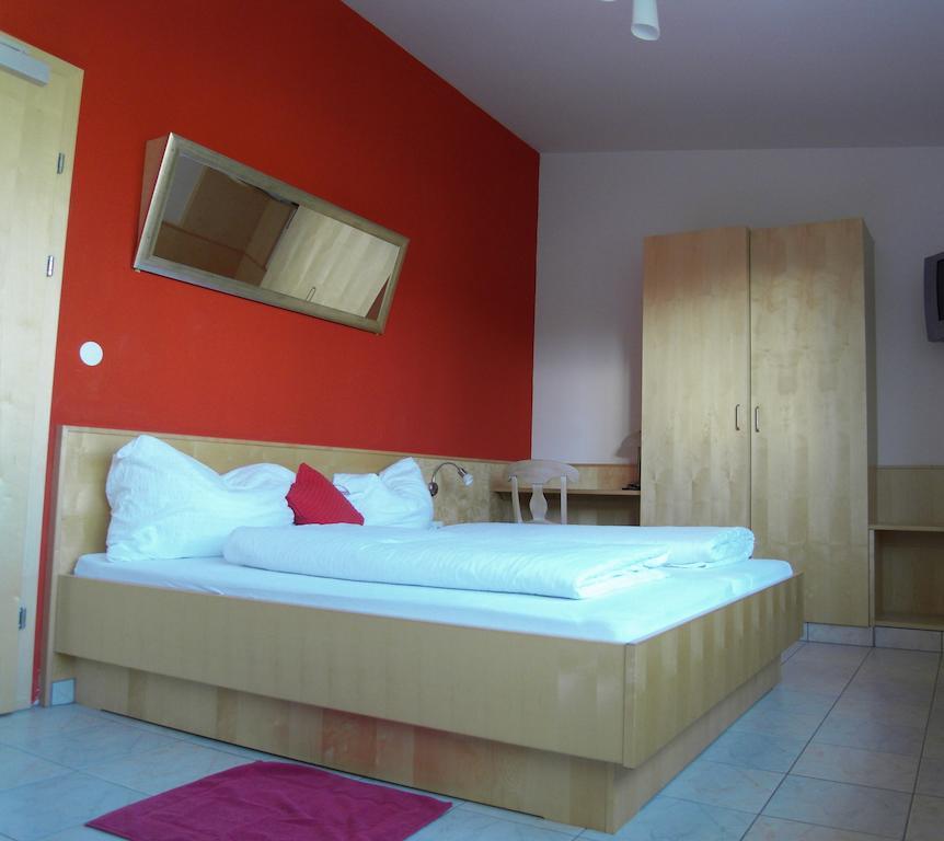 Weinhotel Kirchenwirt Gols Δωμάτιο φωτογραφία
